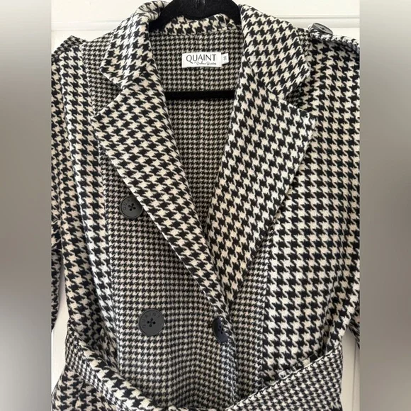 Quaint Black and White Houndstooth Wool Cashmere Coat